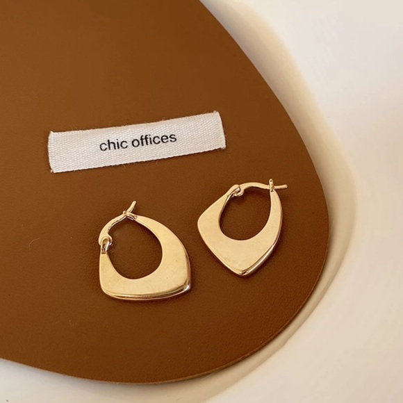 NEW 18K GOLD IRREGULAR HOOP EARRINGS, NICE EARRINGS, CUTE EARRINGS - Picture 6 of 6